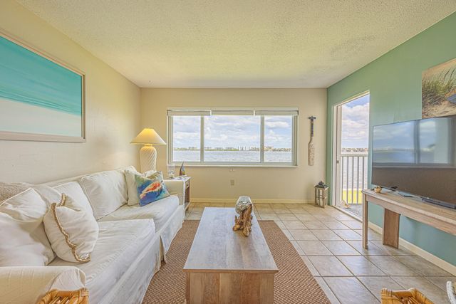 1516 S Lakeside Drive 203, Lake Worth Beach, FL 33460