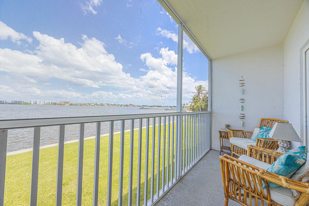 1516 S Lakeside Drive 203, Lake Worth Beach, FL 33460