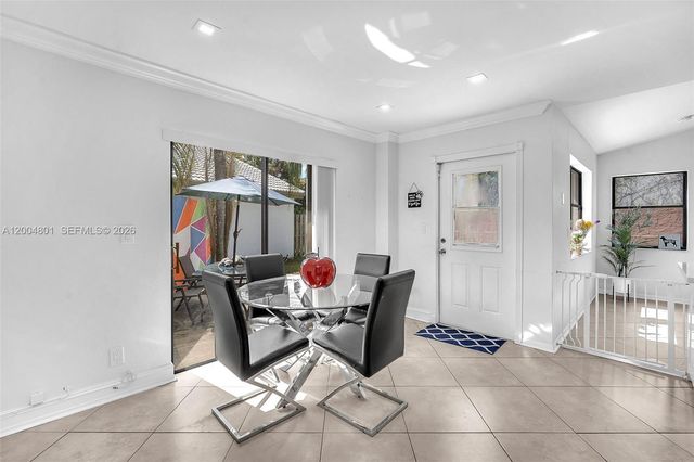 6221 Manchester Ln, Davie, FL 33331