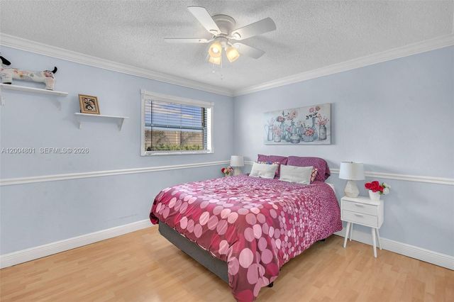 6221 Manchester Ln, Davie, FL 33331