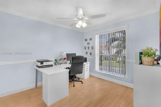 6221 Manchester Ln, Davie, FL 33331