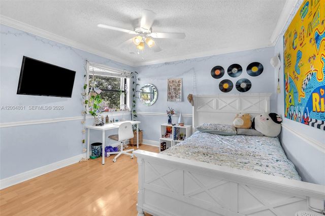 6221 Manchester Ln, Davie, FL 33331