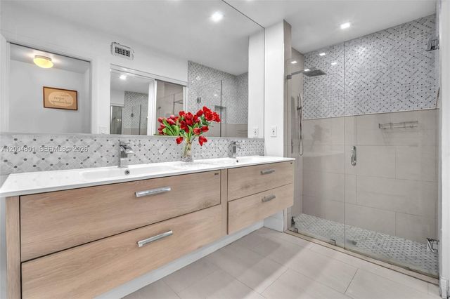 6221 Manchester Ln, Davie, FL 33331