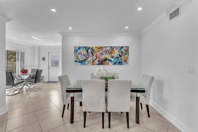 6221 Manchester Ln, Davie, FL 33331