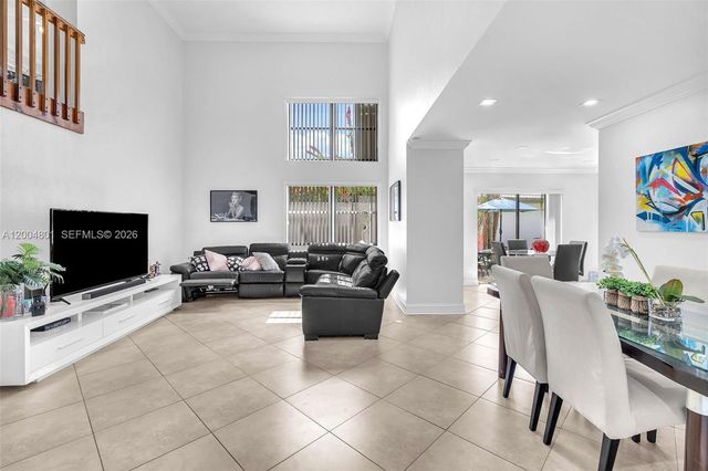 6221 Manchester Ln, Davie, FL 33331