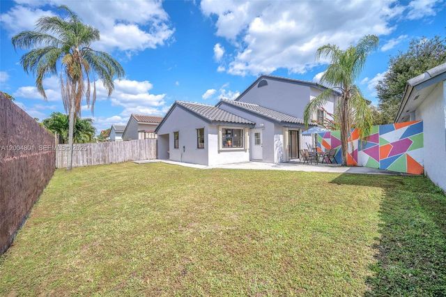 6221 Manchester Ln, Davie, FL 33331