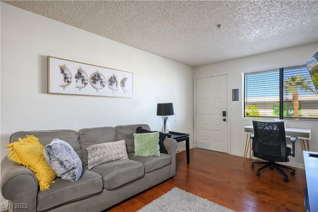 1381 East University Avenue 208, Las Vegas, NV 89119