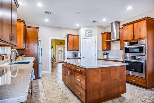 2932 Lakeview Drive, Bullhead City, AZ 86429