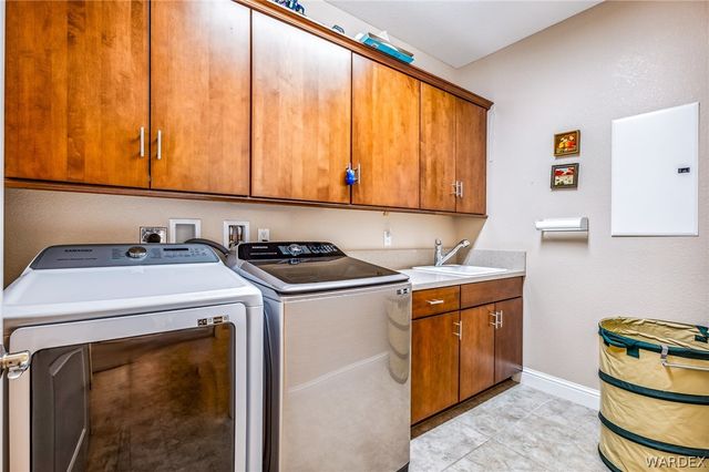 2932 Lakeview Drive, Bullhead City, AZ 86429