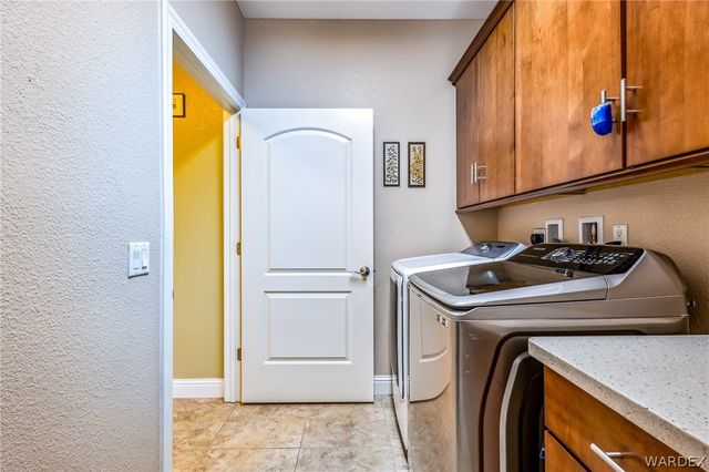 2932 Lakeview Drive, Bullhead City, AZ 86429