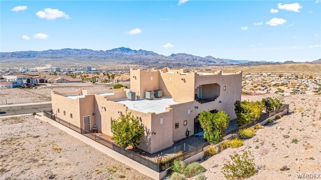 2932 Lakeview Drive, Bullhead City, AZ 86429