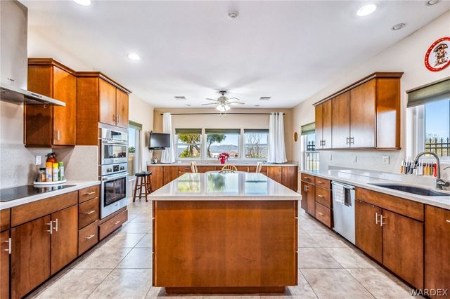 2932 Lakeview Drive, Bullhead City, AZ 86429