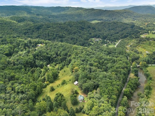 9999 Royal Knoll Drive, Hendersonville, NC 28792
