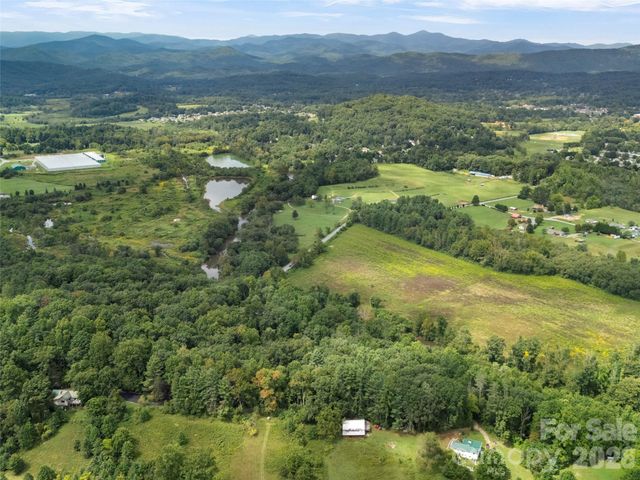 9999 Royal Knoll Drive, Hendersonville, NC 28792