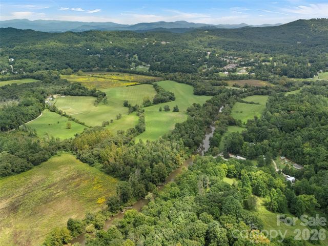 9999 Royal Knoll Drive, Hendersonville, NC 28792