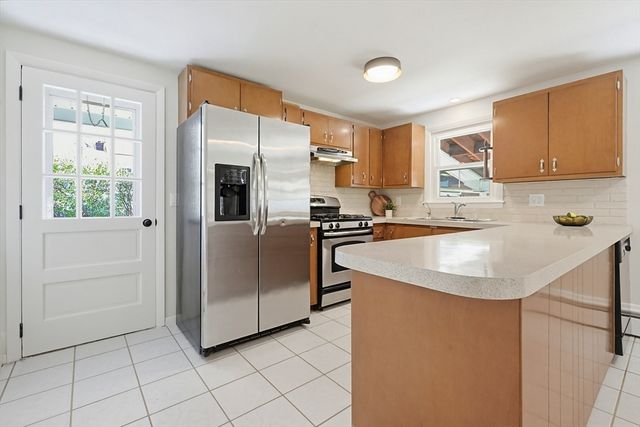 24 Cro Shee Ln, Leominster, MA 01453