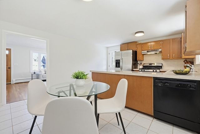 24 Cro Shee Ln, Leominster, MA 01453