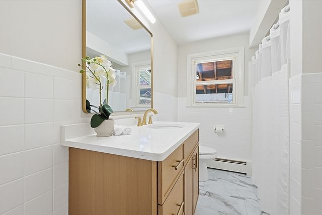 24 Cro Shee Ln, Leominster, MA 01453