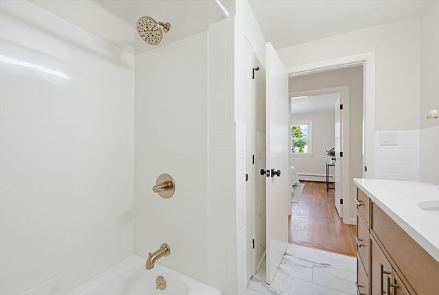 24 Cro Shee Ln, Leominster, MA 01453