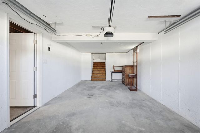 24 Cro Shee Ln, Leominster, MA 01453