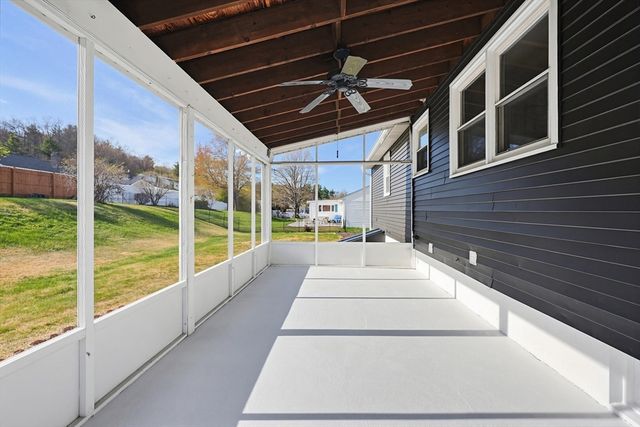 24 Cro Shee Ln, Leominster, MA 01453