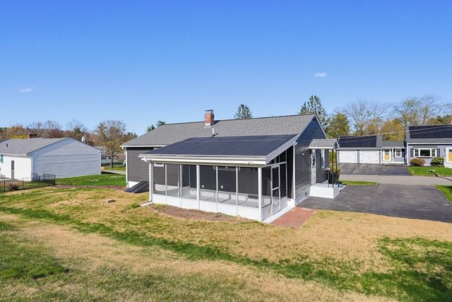 24 Cro Shee Ln, Leominster, MA 01453