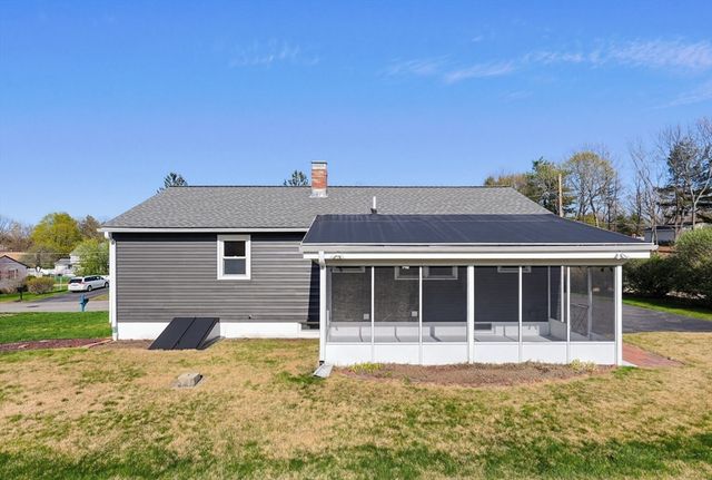 24 Cro Shee Ln, Leominster, MA 01453