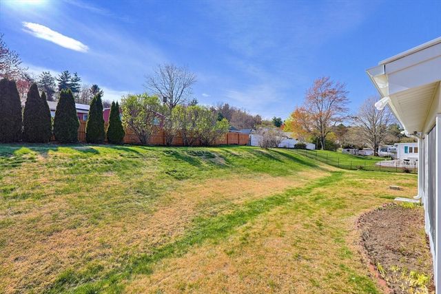 24 Cro Shee Ln, Leominster, MA 01453