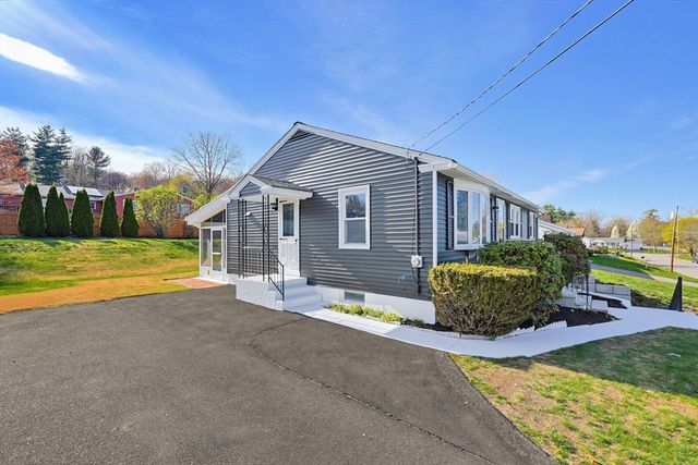 24 Cro Shee Ln, Leominster, MA 01453