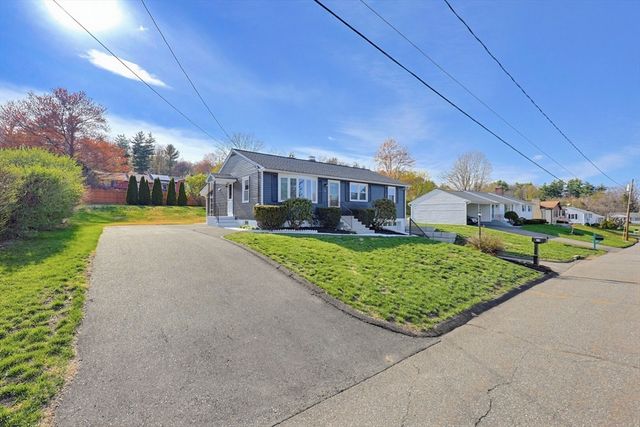 24 Cro Shee Ln, Leominster, MA 01453