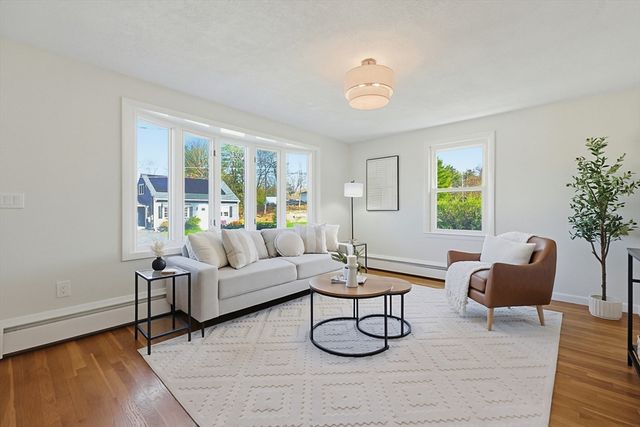 24 Cro Shee Ln, Leominster, MA 01453