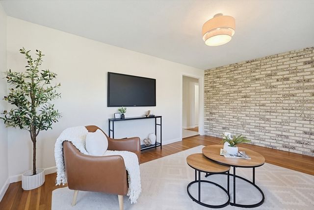 24 Cro Shee Ln, Leominster, MA 01453