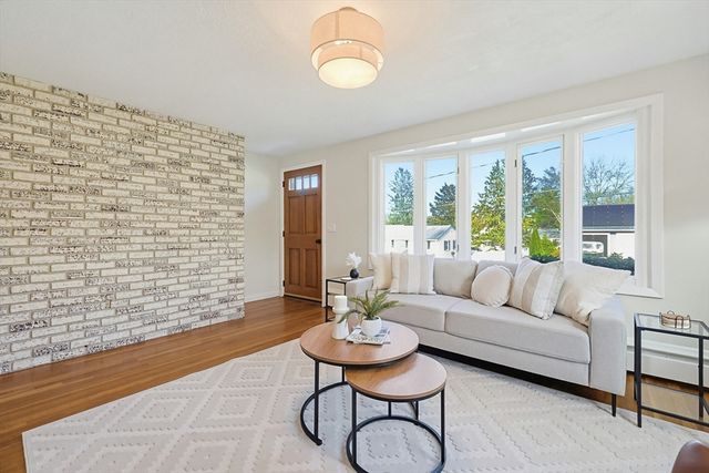 24 Cro Shee Ln, Leominster, MA 01453