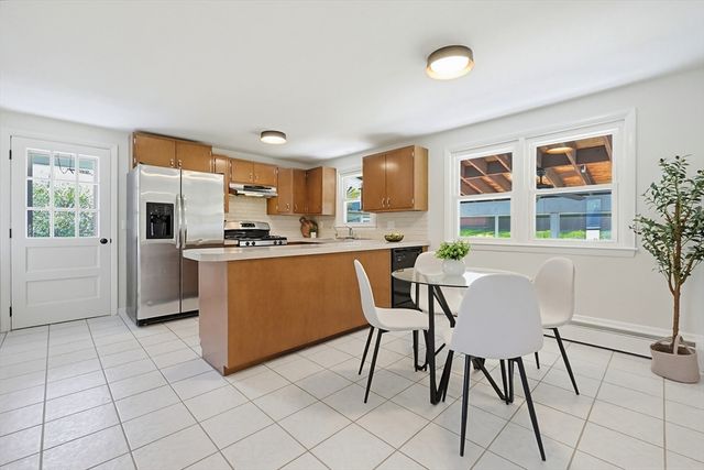 24 Cro Shee Ln, Leominster, MA 01453