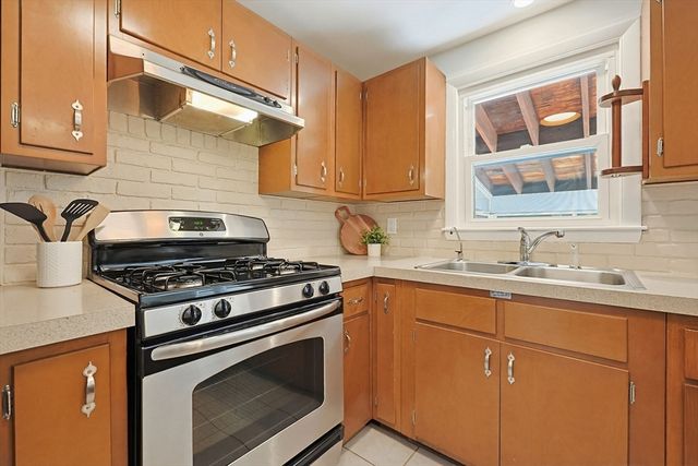 24 Cro Shee Ln, Leominster, MA 01453