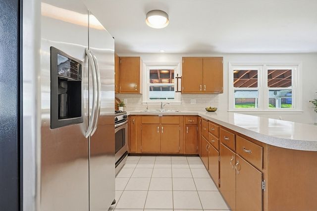 24 Cro Shee Ln, Leominster, MA 01453