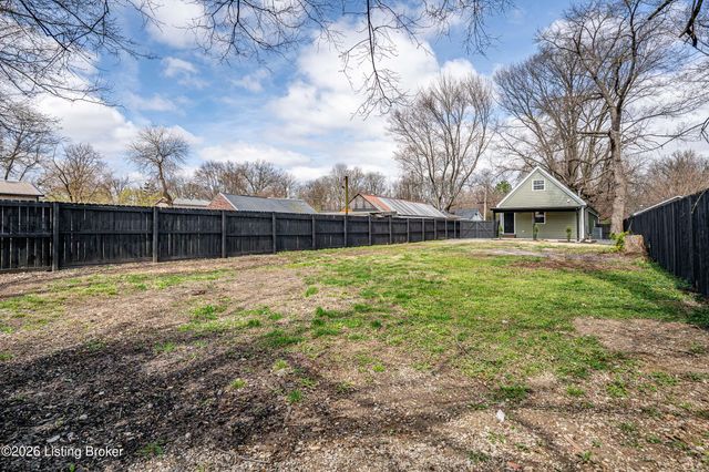 1226 Vim Dr, Louisville, KY 40213