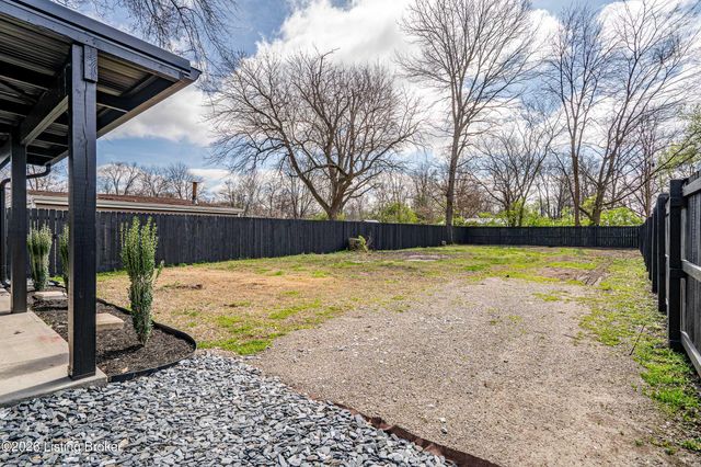 1226 Vim Dr, Louisville, KY 40213