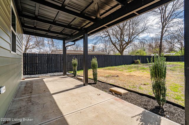 1226 Vim Dr, Louisville, KY 40213