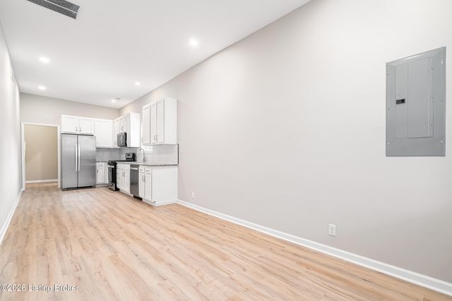 1226 Vim Dr, Louisville, KY 40213