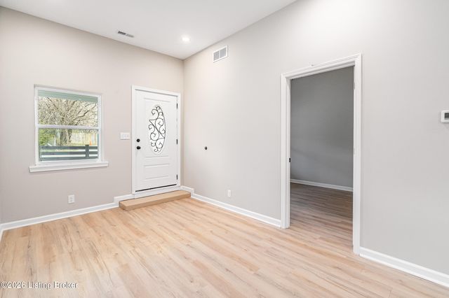 1226 Vim Dr, Louisville, KY 40213