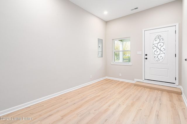 1226 Vim Dr, Louisville, KY 40213