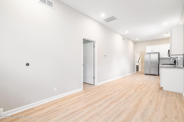 1226 Vim Dr, Louisville, KY 40213