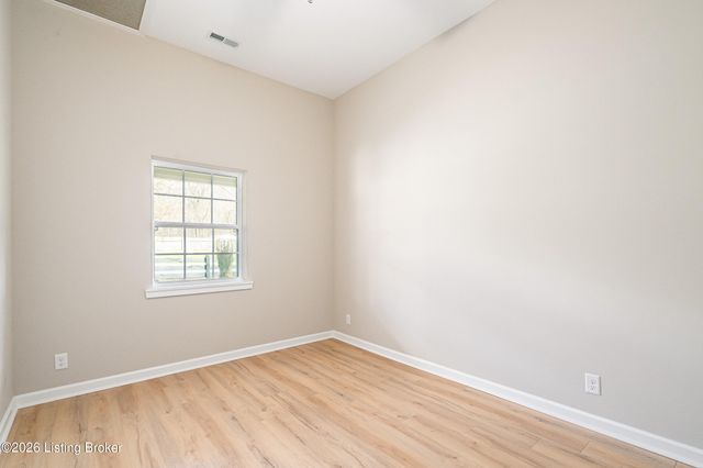 1226 Vim Dr, Louisville, KY 40213