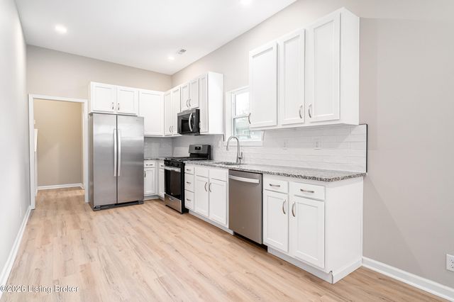 1226 Vim Dr, Louisville, KY 40213