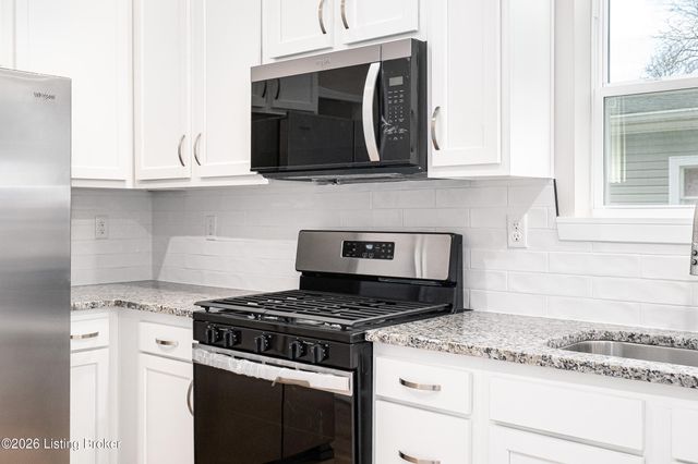 1226 Vim Dr, Louisville, KY 40213