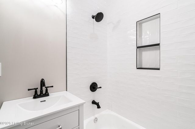 1226 Vim Dr, Louisville, KY 40213