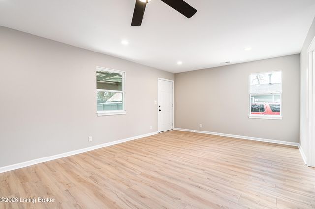 1226 Vim Dr, Louisville, KY 40213