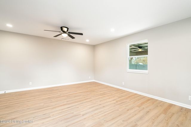 1226 Vim Dr, Louisville, KY 40213