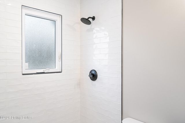 1226 Vim Dr, Louisville, KY 40213